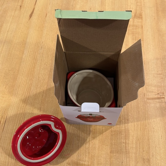 NWT Le Creuset Strawberry Stoneware Casserole, 13 oz. Adorable. Hard to … - Picture 6 of 12